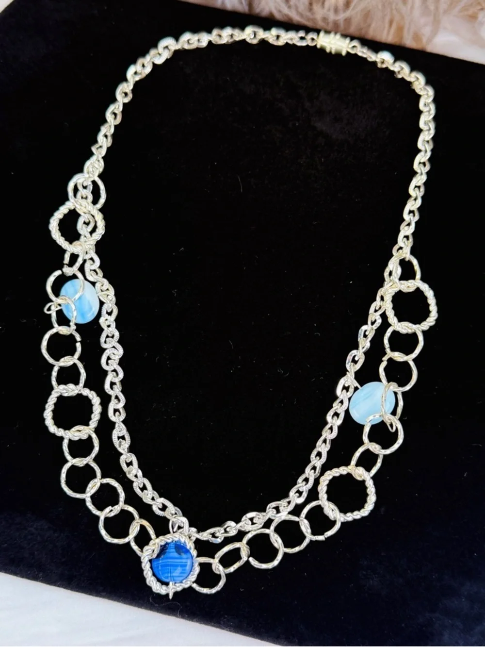 Pretty Silvertone and blue chain necklace with barrel closure costume